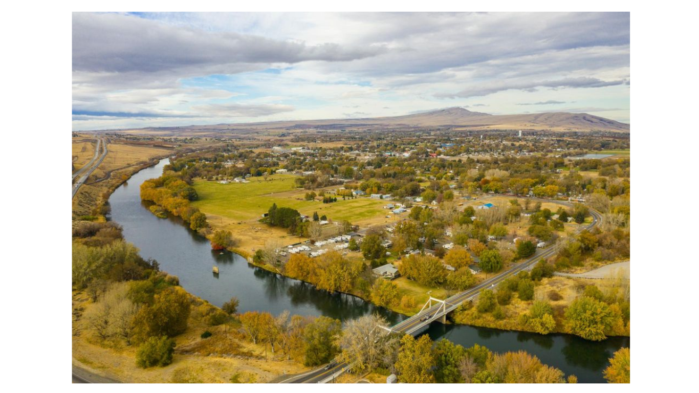 Benton City neighborhood landscape